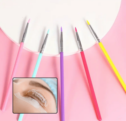 Precision silicone brush – Precise application for lash lifting